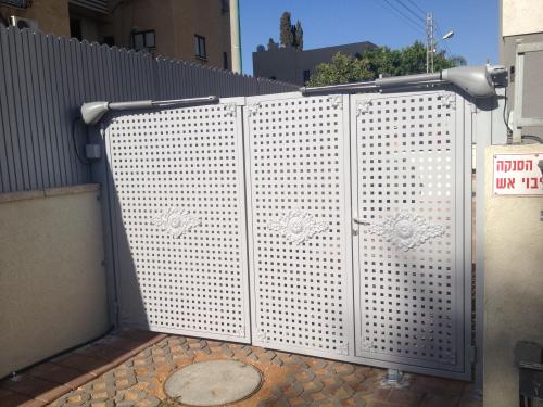 שער חשמלי ודלת כניסה: תמונה מס' 186