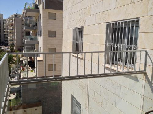 הגבהת מעקה מרפסת: תמונה מס' 97 קטגוריה:A