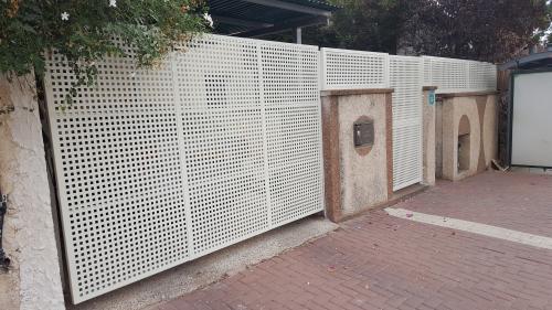 שערים וגדר פח מחורר: תמונה מס' 199