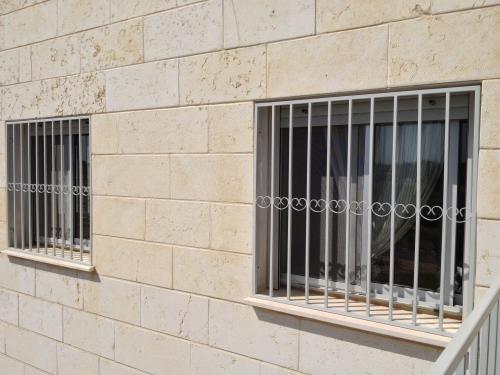 סורגים ישרים: תמונה מס' 98 קטגוריה:A
